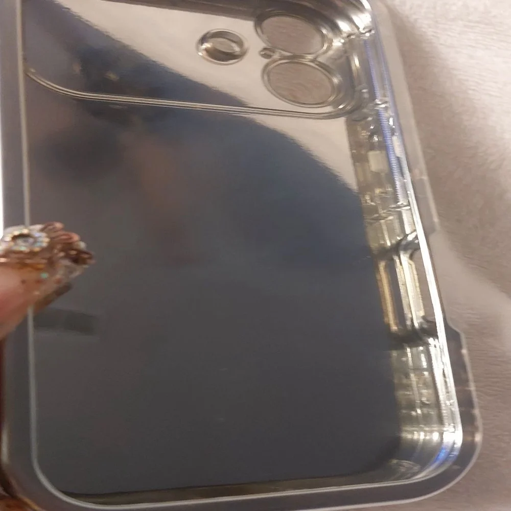This didn' fit my phone. Maybe Iphone 17? White Floral Glitter Phone Case